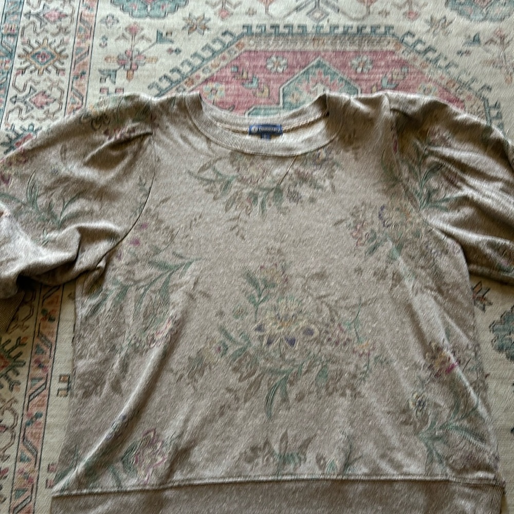 L Democracy flowered shirt. Cute ruffled shoulders.